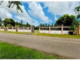 Se Vende Casa con amplio terreno en Las Tablas REMATE (LM)