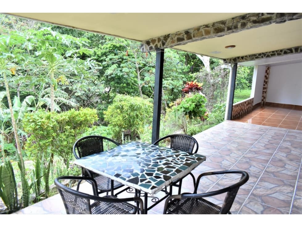 Casa Amoblada con Estudio Independiente y Quebrada en Altos del María — foto 2