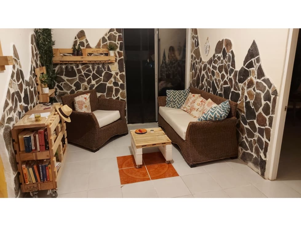 Casa Amoblada con Estudio Independiente y Quebrada en Altos del María — foto 4