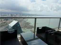 Apartamento de Lujo en The Ocean Club | 98 m² con Terraza