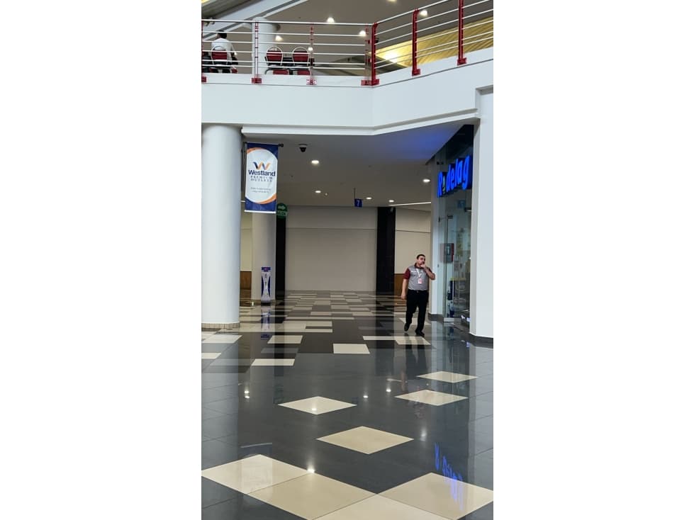 Vendo Local Comercial Westland Mall — foto 3
