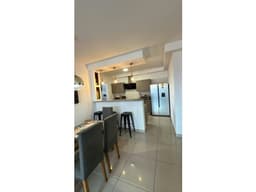 Apartamento en venta en Vía España | 2 rec, balcón y piscina