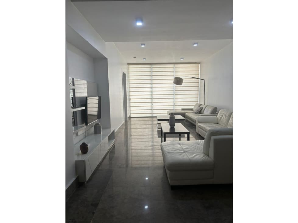 APARTAMENTO EN ALQUILER | LUJO Y VISTA AL MAR — foto 2