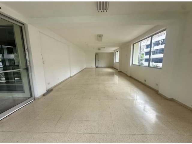 Alquiler de local comercial en Vía Argentina