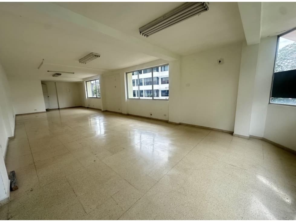 Alquiler de local comercial en Vía Argentina — foto 2