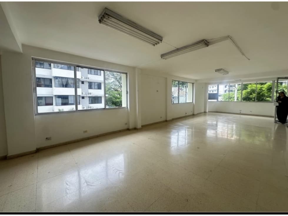 Alquiler de local comercial en Vía Argentina — foto 3