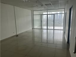 SE VENDE LOCAL COMERCIAL EN OBARRIO 03