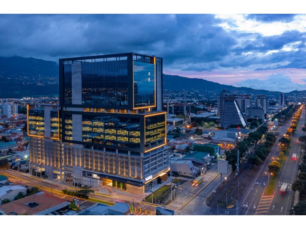 TORRE UNIVERSAL — foto 1