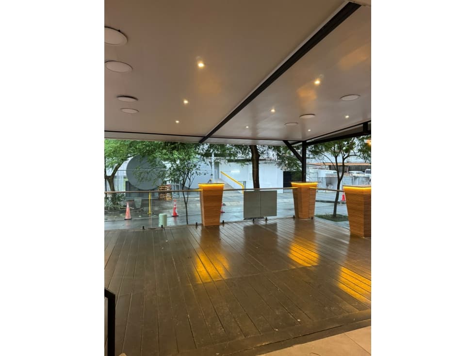 Alquiler de local comercial en Marbella — foto 1