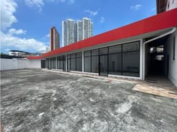 Venta de Plaza Comercial en Ernesto T. Lefevre