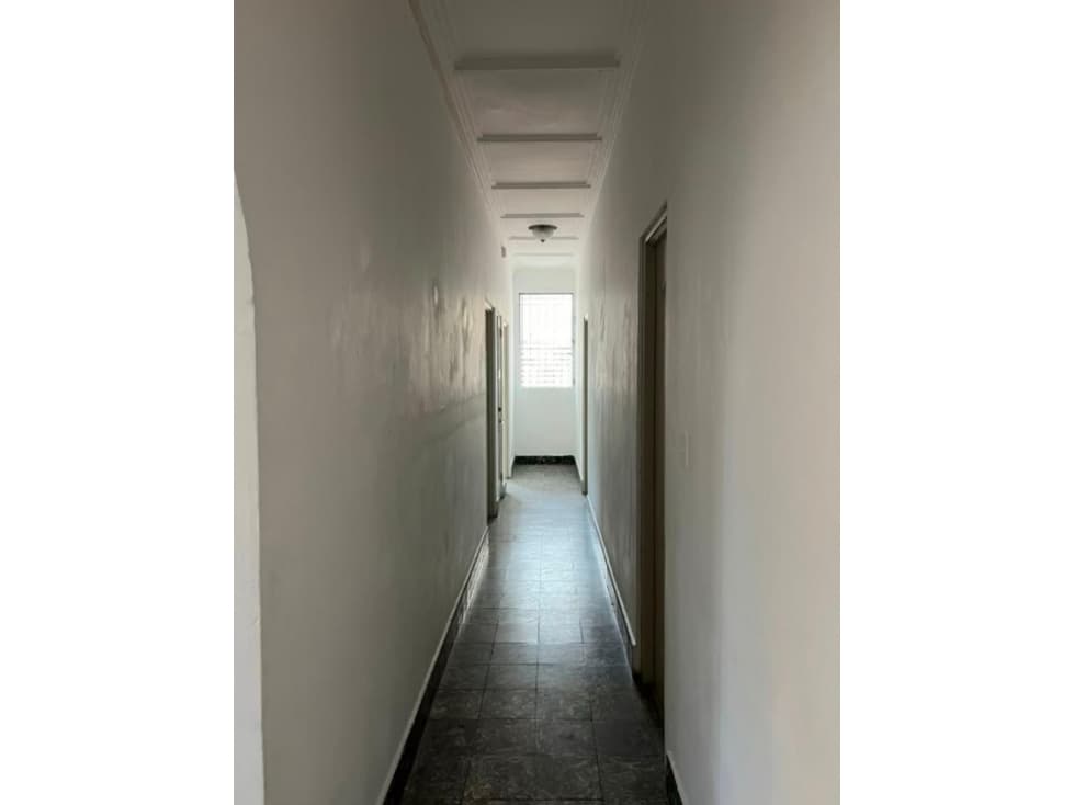 Alquiler de local comercial en Perejil, Calidonia — foto 3