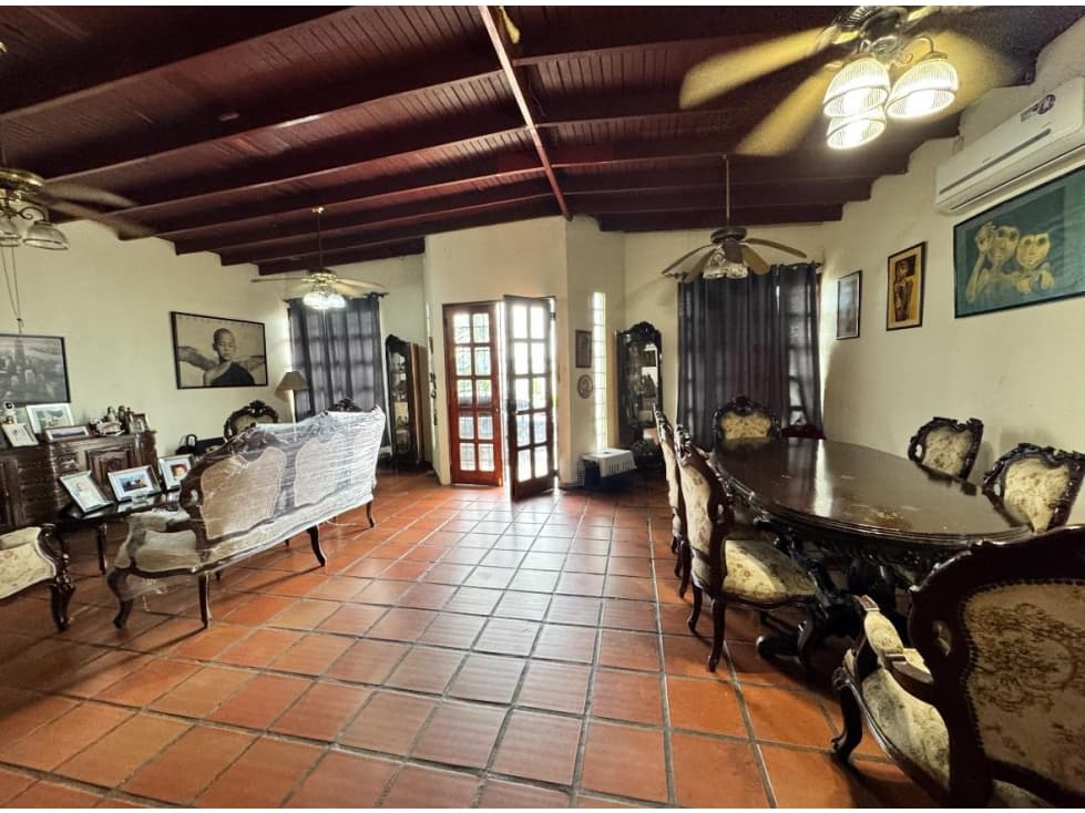 Venta de Residencia con potencial comercial en Las Cumbres — foto 5