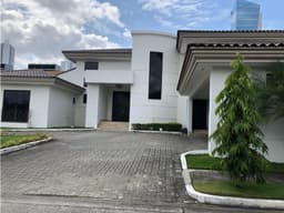 Venta o alquiler de casa vacía en Paseo del Parque, Costa del Este