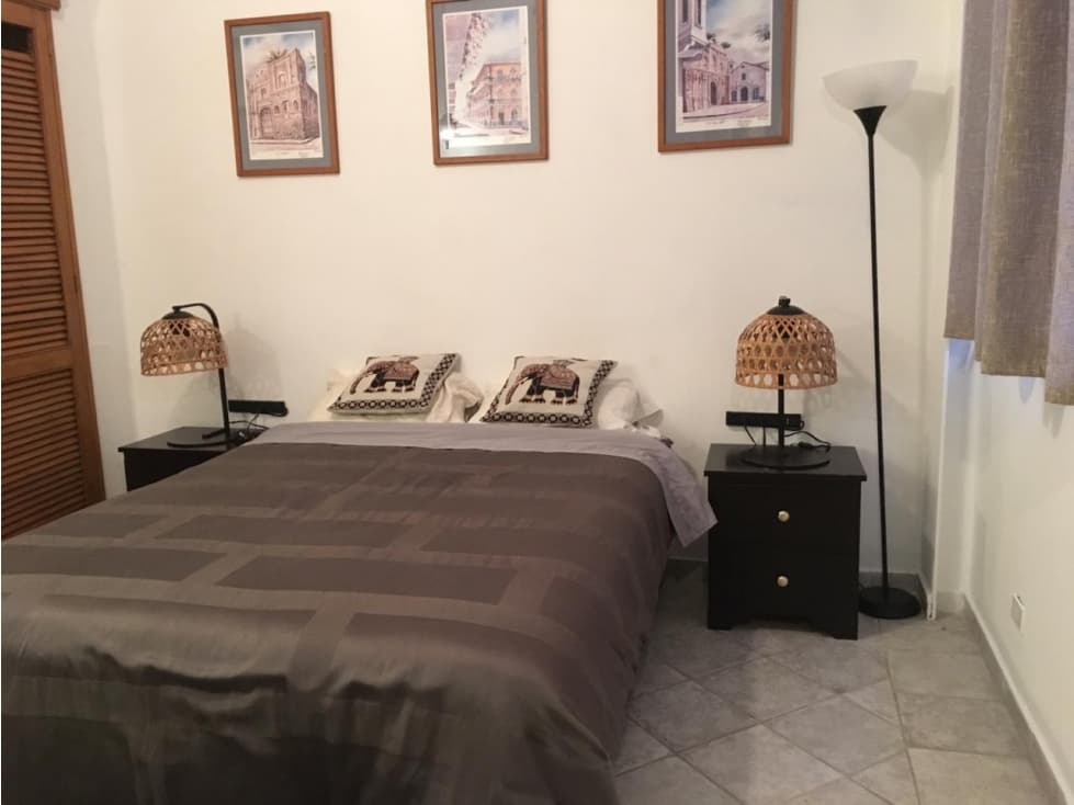 SE ALQUILA APARTAMENTO EN CASCO VIEJO FG — foto 1