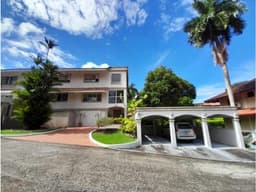 SE VENDE CASA REMODELADA EN ALBROOK