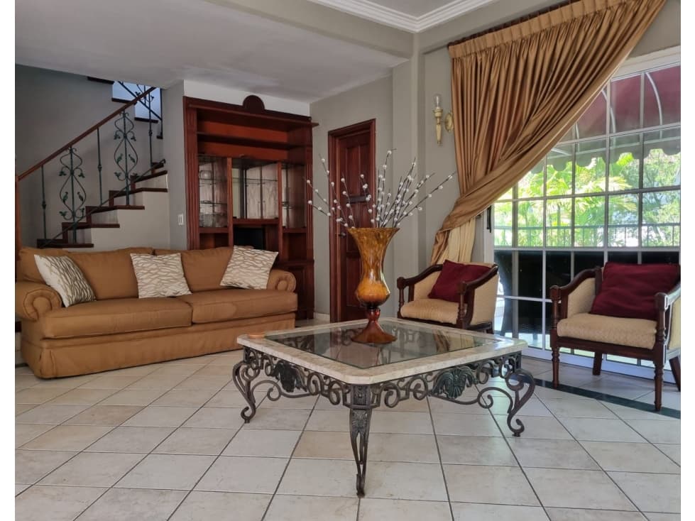 SE VENDE CASA REMODELADA EN ALBROOK — foto 4