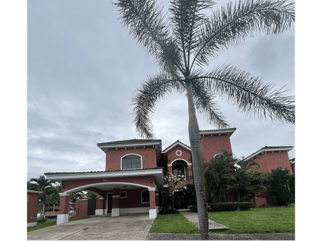 Venta de Casa Unifamiliar en Clayton Panama
