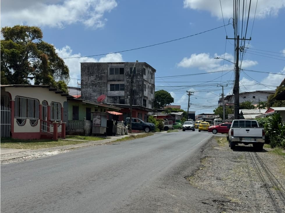 VENDO PROPIEDAD COMERCIAL EN EL CENTRO DE LA CHORRERA — foto 3