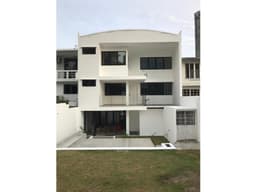 Se vende casa en Punta Paitilla, frente al Club Unión