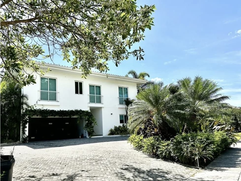 Venta de casa frente a la playa - Bijao — foto 1