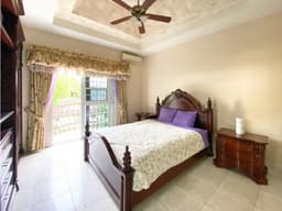 vendo lujosa casa en los llanos de curundú Albrook