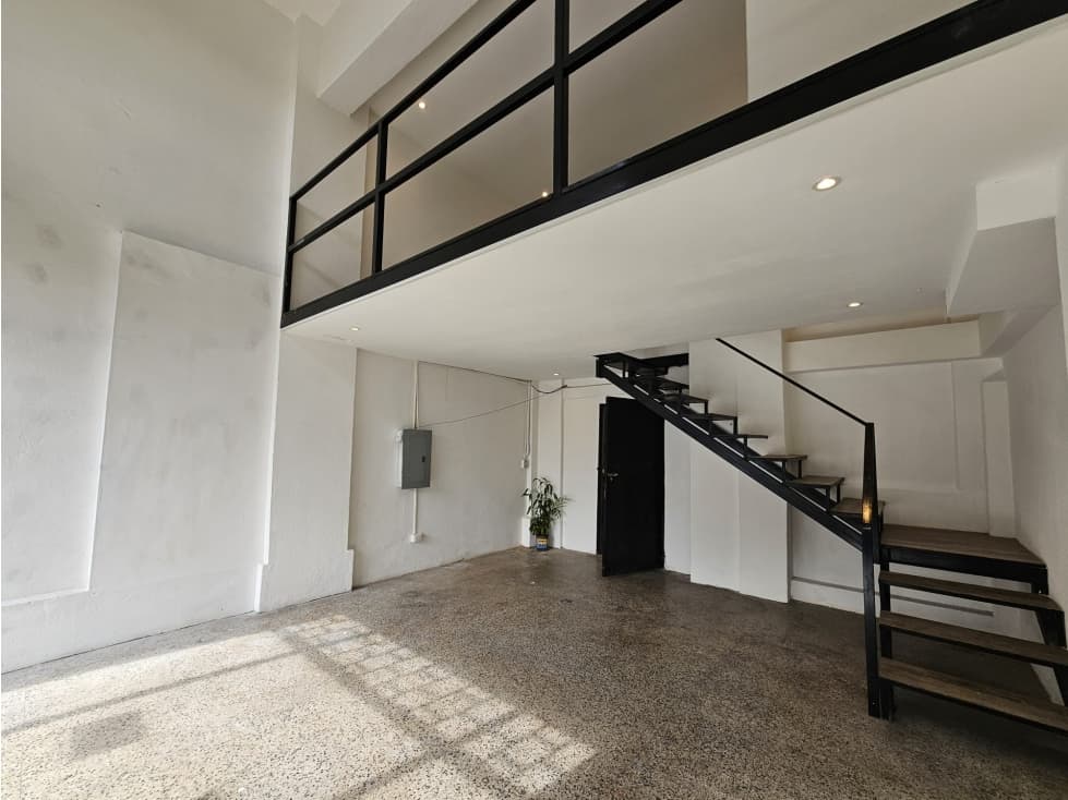 ALQUILER DE LOCAL COMERCIAL EN AVENIDA B — foto 1