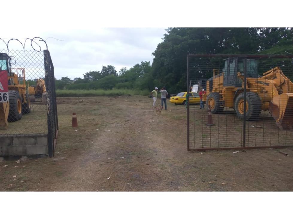 Se vende Terreno Comercial Ave. Domingo Díaz — foto 3