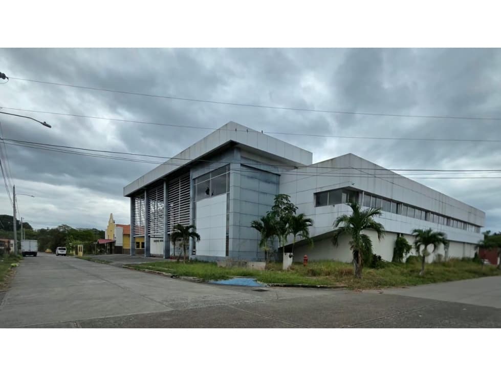 Venta de Bodega de 5,041 m2 con Liquidación a Mitad de Precio — foto 1