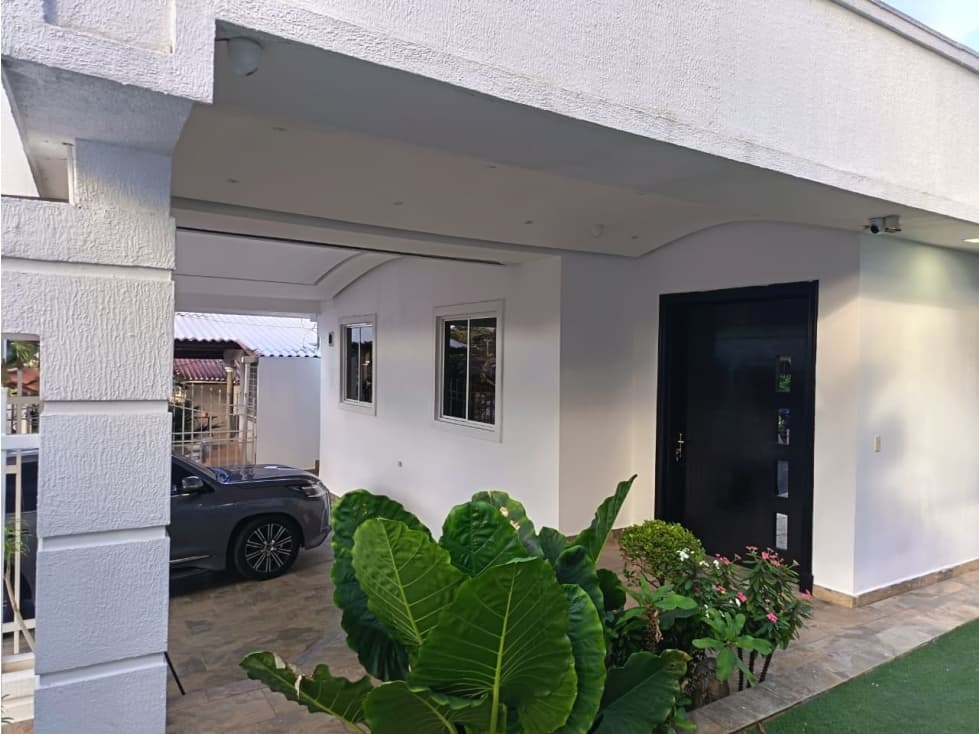 Exclusiva Casa en Venta en Balizal del Golf con Amplios Espacios — foto 1
