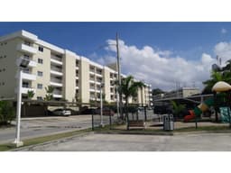 Exclusividad y Naturaleza: Elegante Apartamento en Altamira Gardens