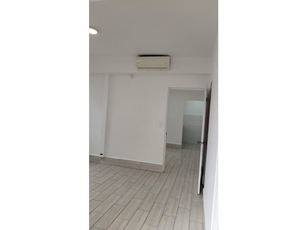 ALQUILER DE APARTAMENTO EN SANTA ANA — foto 1