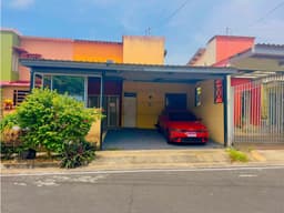 Venta de Casa en Las Cumbres 99mts2 const y 129mts2 Total