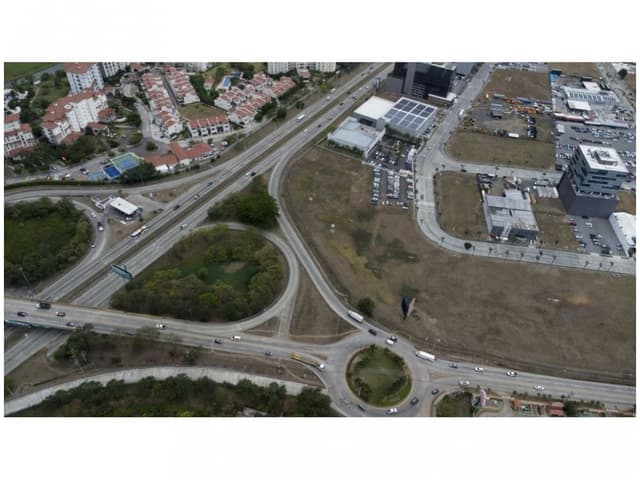 SE VENDE TERRENO EN SANTA MARIA BUSINESS DISTRICT