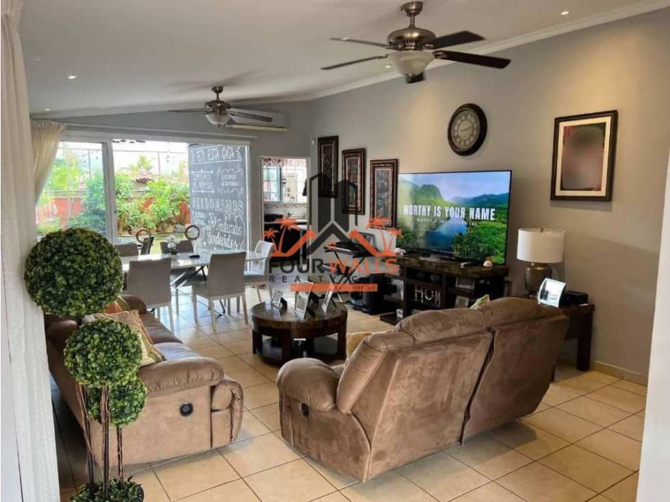 House for Sale in Brisas del Golf — foto 1