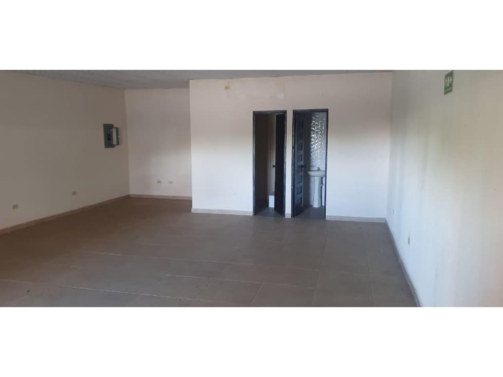 Local comercial en alquiler en IVU dos pinos — foto 5