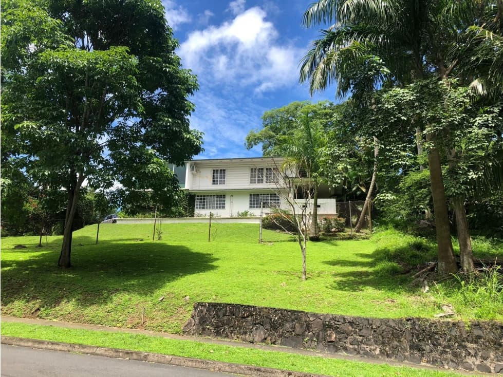 Venta: Residencia en Cerro Ancón | 1,002 m² de Terreno — foto 2