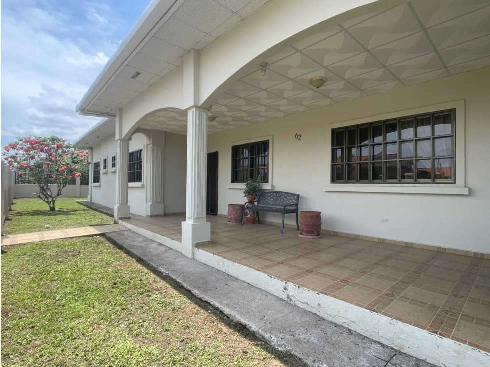 Venta: Hermosa y espaciosa casa con dos lotes en Penonomé — foto 3