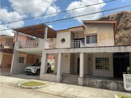Venta de Casa en El Crisol, Urb. Villas de Cerro Lindo