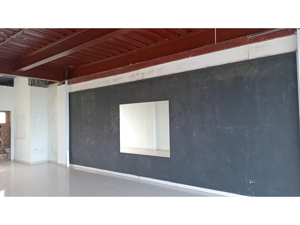 LOCAL / PLAZA VERSALLES / 75M2 / VIA PRINCIPAL / PISO MEDIO / VACIO — foto 3
