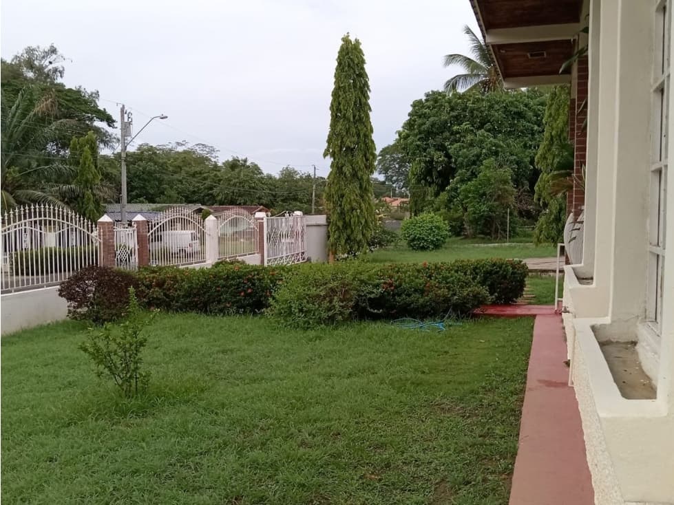 VILLA DE LOS SANTOS / 1775 M2 / TERRAZA / A 20 MIN DE PLAYAS — foto 2
