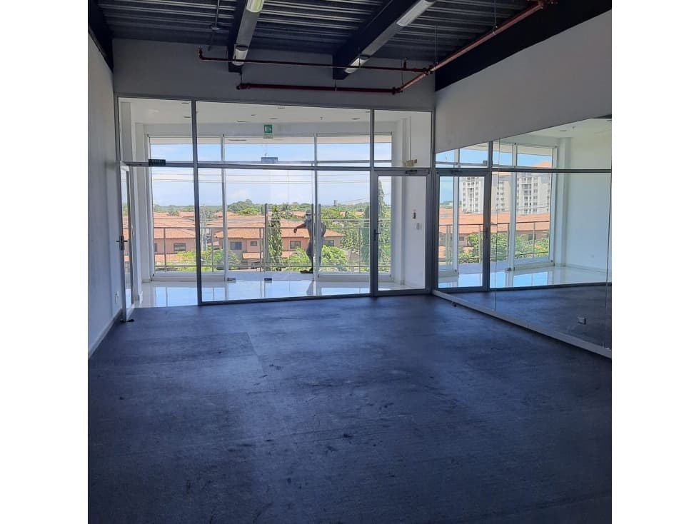 LOCAL / EDIFICO COMERCIAL VERSALLES / PLANTA ALTA / 118M2 / VACIO — foto 2
