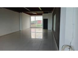 LOCAL / PLAZA VERSALLES / 75M2 / VIA PRINCIPAL / PISO MEDIO / VACIO