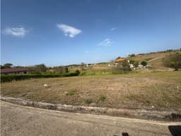 SE VENDE TERRENO PLANO DE 811 METROS EN QUEBRADAS DEL VALLE / AG