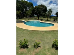 COCLE / ANTON / 80000M PLANOS / 4 CASAS / 8 CABAÑAS / SOBRE LA VIA AG