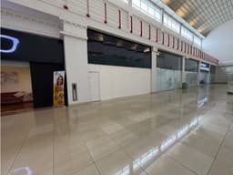 SE ALQUILA AMPLIO LOCAL EN WESTLAND MALL 160M PLANTA BAJA COMERCIAL