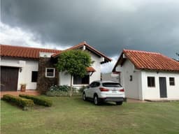 SE VENDE CASA EN CHAME SORA 10 HECTAREAS CON PISCINA