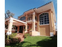 SE VENDE CASA LAS CUMBRES RESIDENCIAL EL ROCIO DE 2 NIVELES Y TERRAZA