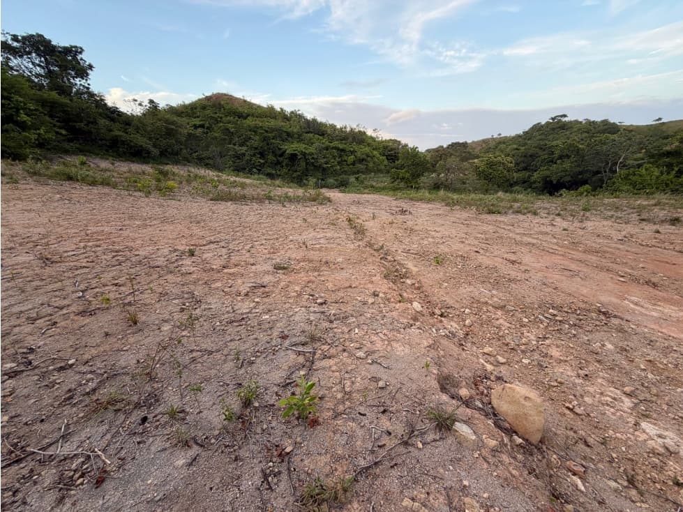 TERRENO / CHAME / EL CALVARIO / 972 M2 / LOTE PLANO — foto 4