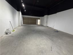 SE ALQUILA AMPLIO LOCAL EN WESTLAND MALL 131M PLANTA BAJA COMERCIAL