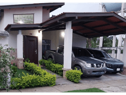 ARRAIJAN / VISTA VERDE / 3 HABITACIONES / 248M / PATIO / EN ESQUINA